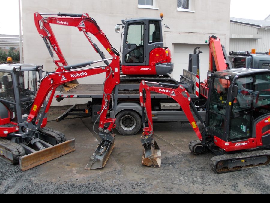 Drei Minibagger der AS Tief- und Leitungsbau GmbH